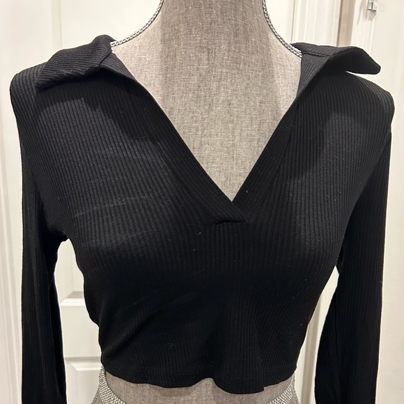NA-KD Black Long Sleeve Ribbed Collar Detail Crop Top
Size Small - Picture 7 of 13